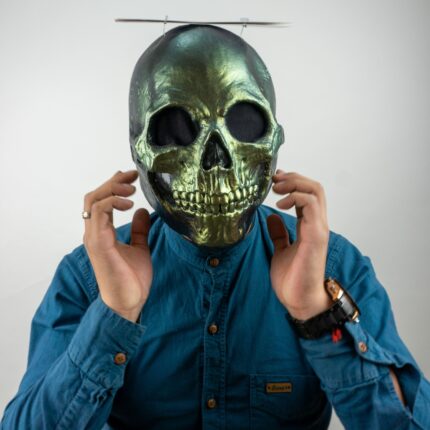 Craneo dorado metálico